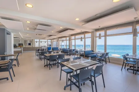 Hotel Médano Отели рядом с достопримечательностью «Plaza Roja»