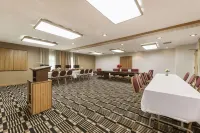 Quality Inn & Suites Hotels in Portage