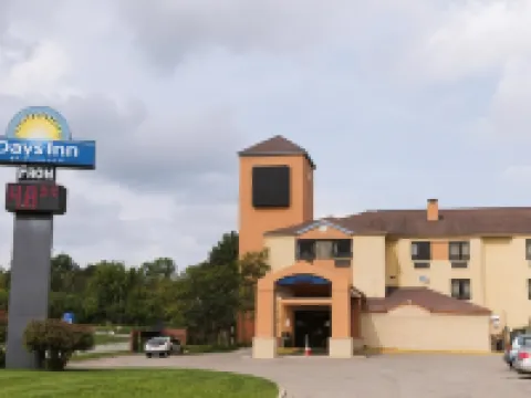 Days Inn by Wyndham Flint / Bishop International Airport Hotels in Flint