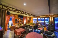 San Art Floating Hostel & Apartments - Ostelli