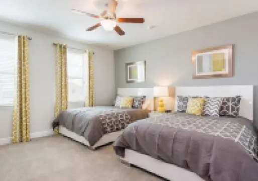 Best in Vegas!7 Bedroom/12 Beds -Sauna, Jacuzzi, Tropical, Golf, Close to Strip!