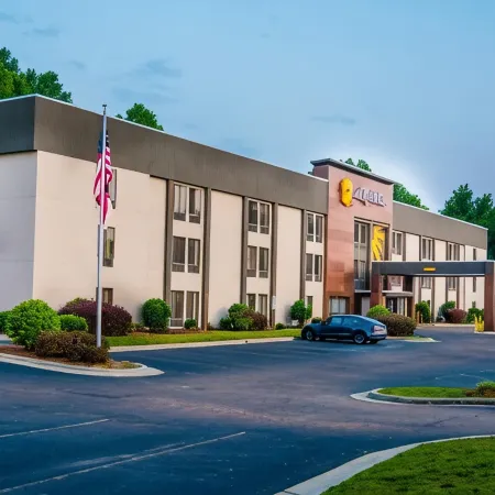 La Quinta Inn & Suites by Wyndham Fayetteville I-95