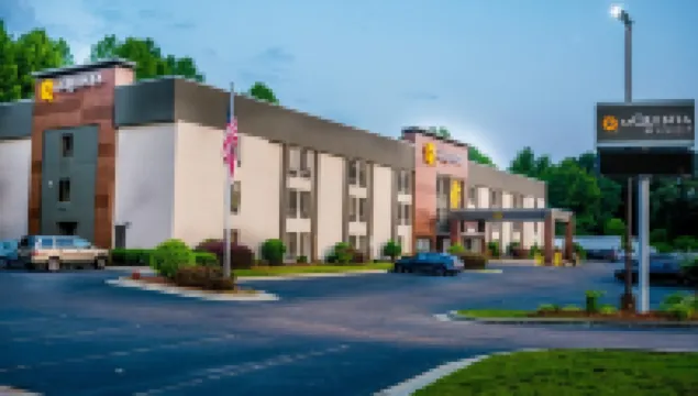 La Quinta Inn & Suites by Wyndham Fayetteville I-95