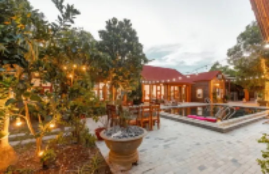 譚吉輝車路士家庭旅館