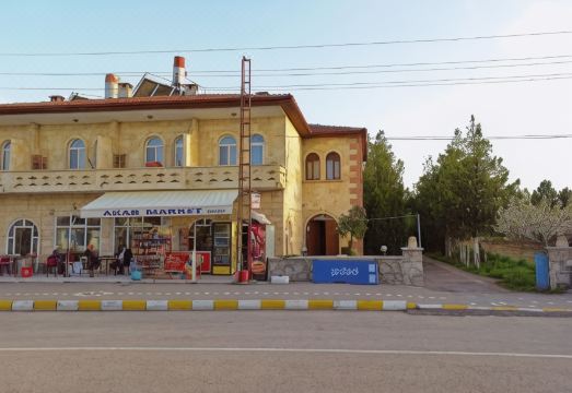 2. 아카르 호텔 이..