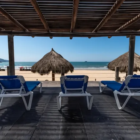 Torreblanca Beach Hotel and Suites Guayabitos - Desayuno y Comida Incluido