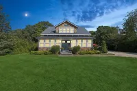 1-acre WHB Beach Village: Salt Pool & Hot Tub of Nirvana - Vacations