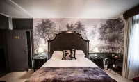 Victoria and Albert Guesthouse Hotels in Vale of Clwydd