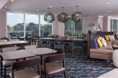 SpringHill Suites Charleston Riverview Отели рядом с достопримечательностью «Historic Charleston Foundation»