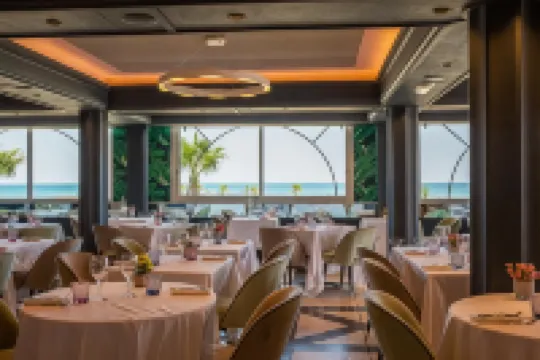 Grand Hôtel les Flamants Roses Thalasso & Spa Hotels in Canet-en-Roussillon