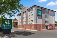 Quality Inn & Suites Denver International Airport Отели рядом с Аэропорт Денвер