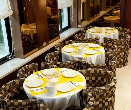 Club Hotel Отели рядом с достопримечательностью «Санта-Мария-э-Донато»