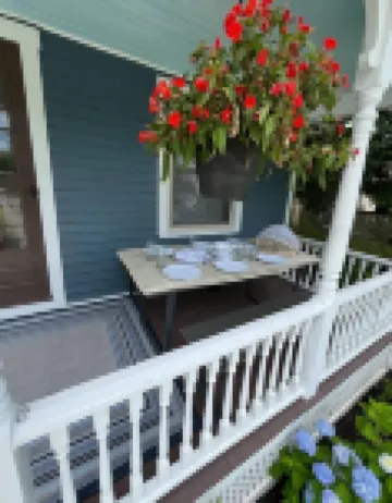 The Secret Mermaid in downtown Mystic! Beautiful & just remodeled!