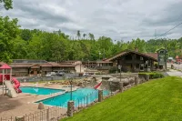 Brookside Lodge - Gatlinburg - on the River