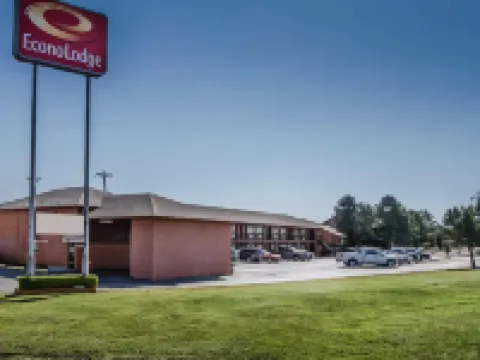 Econo Lodge Hotels in McClain County