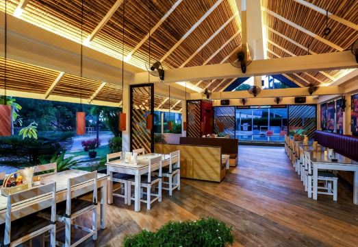 나이한 비치 리조트 수영장