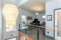 Cozy Northern lights retreat in Niven Lake w/ stunning lake views