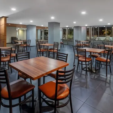 Ramada by Wyndham Acapulco Hotel & Suites