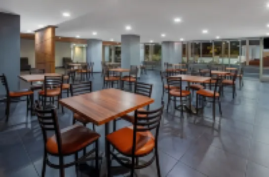 Ramada by Wyndham Acapulco Hotel & Suites