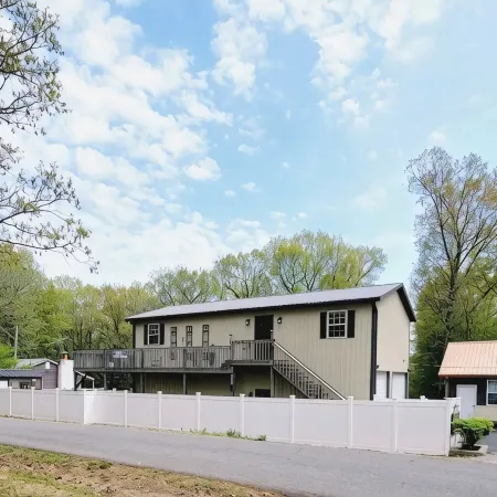 Kentucky Lake Oasis- Walk to Lake, Game Room, Fire Pit & Boat Parking