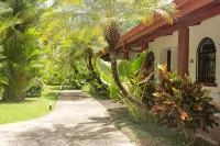Private suite 103 with beautiful gardens, shared pool and BBQ area! - Wi-Fi