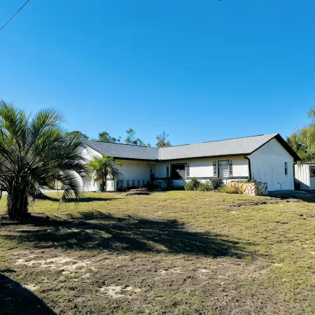 Large Pool • Clean & Comfortable • Fast Wifi • King Beds!