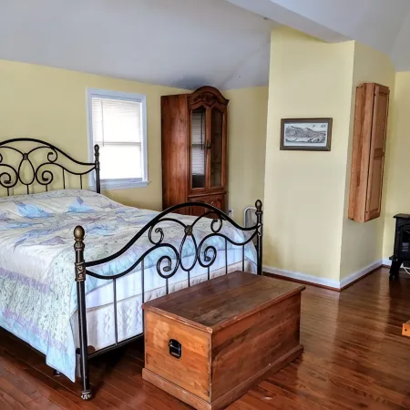 Charming 4-bedroom house with WiFi and AC in Branchport