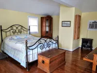 Charming 4-bedroom house with WiFi and AC in Branchport