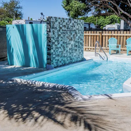 Spacious Family Retreat: Terrace, Inground Pool, Solar Power, Wi-fi, Pool Table