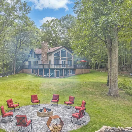 Secluded House by the Creek in charming Cresco