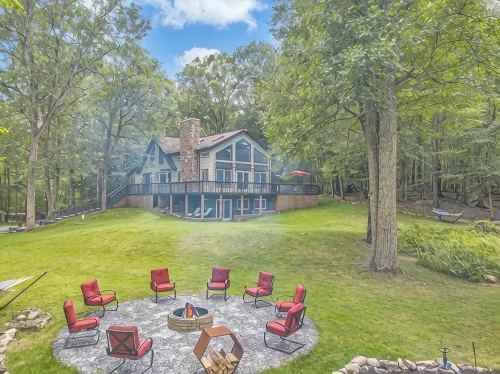 Secluded House by the Creek in charming Cresco