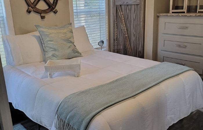 Naturalist Boudoir Lake House, Tiny House On Water