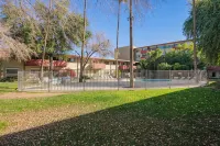 Chic & Stylish Midtown PHX Condo Retreat - Stunning Views & Light Rail Access - بيت ضيافة