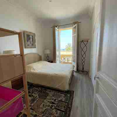 Seafront apartment on the Promenade des Anglais Rooms