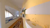 Marble Villa: Luxury Estate - central but intimate