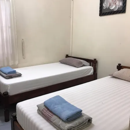 Vitoonguesthouse2Fanrooms & Aircondition