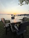 Large Lakefront Retreat – Sleeps 17+
