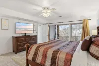 Lakefront Condo With 2 Pools, Courts, Trails & Patios at 12mm - Alojamientos