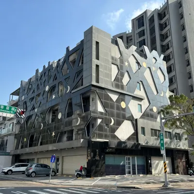 AILILAI HOTEL 嘉年華購物中心周辺のホテル