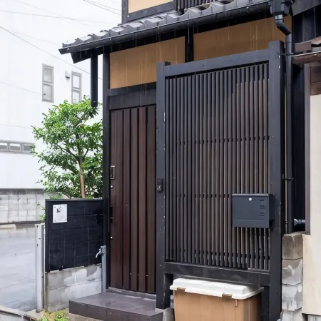 Kyoto Dog and Cat-Friendly House