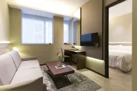 Louis Kienne Serviced Residences - Condos