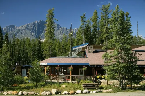 Sunwapta Falls Rocky Mountain Lodge - Homestays