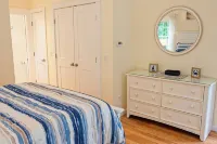 New construction within 1 mile of bay beach and Nickerson Park - Homestays