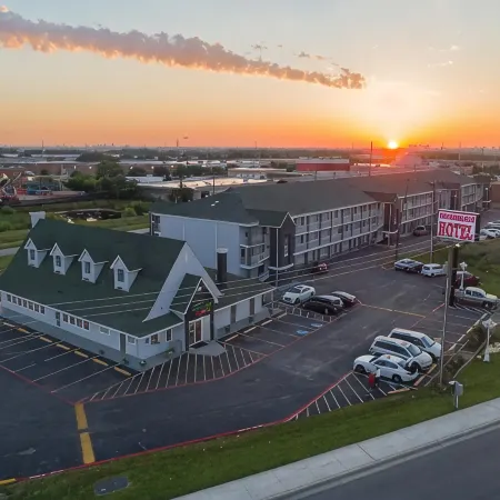 The Crossroads Hotel and Suites Irving