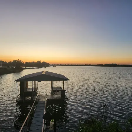 Peaceful Lakefront Retreat - Dock, Kayak & Sunrise Views - Sleeps 12
