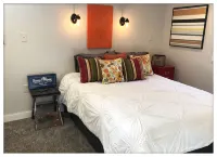 Lake Chelan: Private Pool, Hot Tub, Stunning Views, 7 Mins to Chelan Sleeps 6