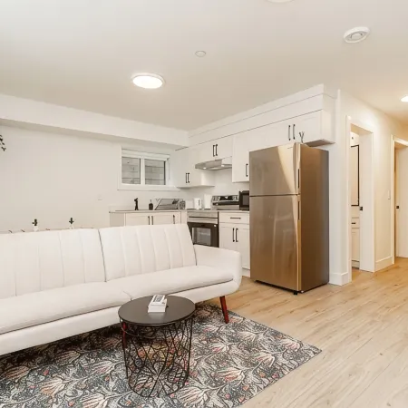 Cozy & Spacious 2BR Guest Suite, Near Vancouver