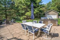 Secluded 2.5-Acre Modern Retreat by Lake Michigan–Near Holland & Grand Haven - Boutique
