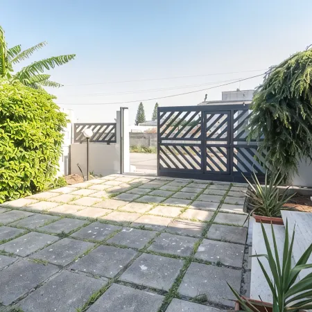 Detached apartment surrounded by greenery, in the quietness a stone's throw from the center