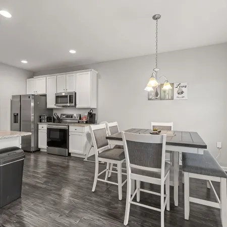 NEW 3-BR townhome in delightful Spring Hill with WiFi, AC and many amenities